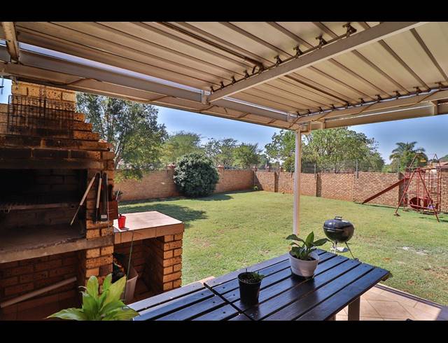3 BEDROOM SIMPLEX SOLD IN MAGALIESKRUIN